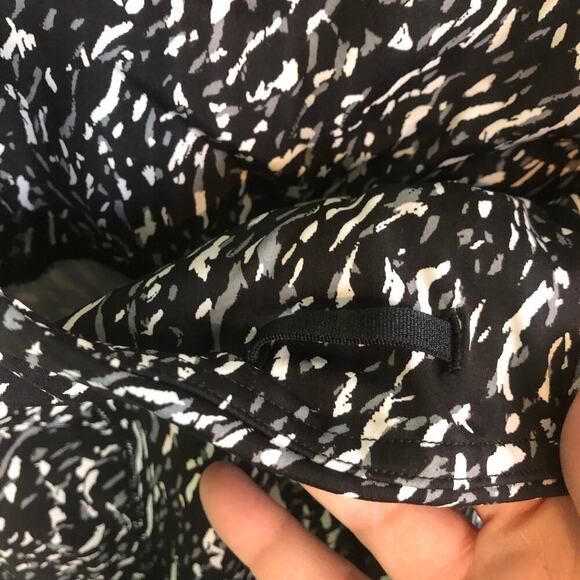 Lululemon Size 2 Fast and Free High Rise Crop Speckle Trail Black Multi Leggings - Picture 7 of 12